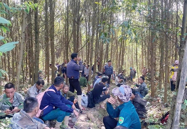 Nhận được thông tin anh H. mất tích, hàng chục người tổ chức tìm kiếm nạn nhân nhưng không có kết quả. 152d3194415t11276l1-z68341763443235-1-17533203337751632336235.jpg