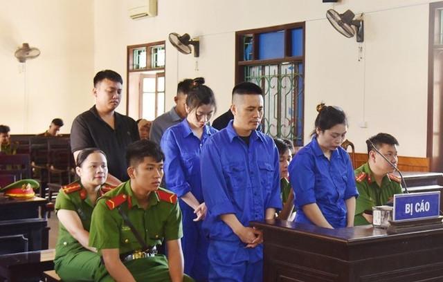 Các bị cáo tại phiên toà. image.jpg