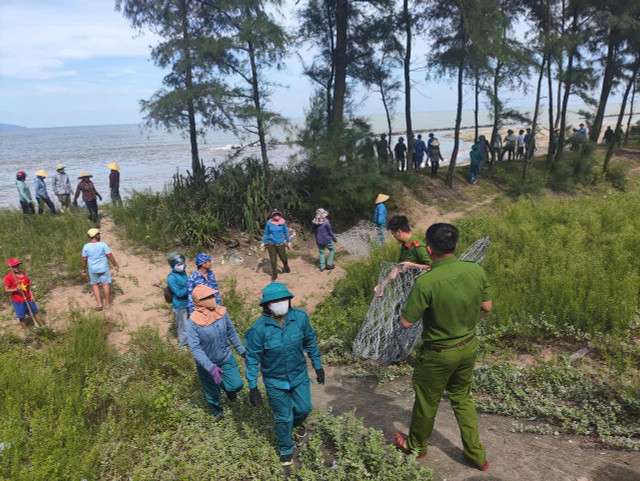 Chính quyền cùng người dân đang khẩn trương triển khai ứng phó với bão số 5. 536288118-1473591284223691-5742412896921521872-n.jpg