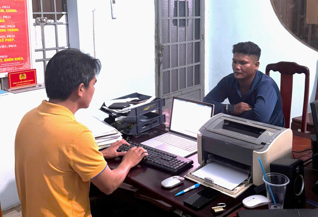 Đối tượng Điểu Chính tại cơ quan Công an. Ảnh: CACC. 246202581.jpg