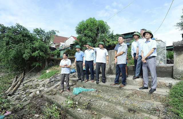 Lãnh đạo tỉnh Hà Tĩnh kiểm tra công tác ứng phó bão số 5 tại các xã: Thạch Hà, Việt Xuyên, Lộc Hà, Toàn Lưu... image-1.jpg