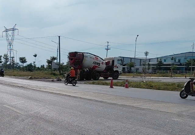 Hiện trường vụ tai nạn. z67635710451020294947fbd6e618a6e3ed77bfadc2622-1751432764037201823269.jpg
