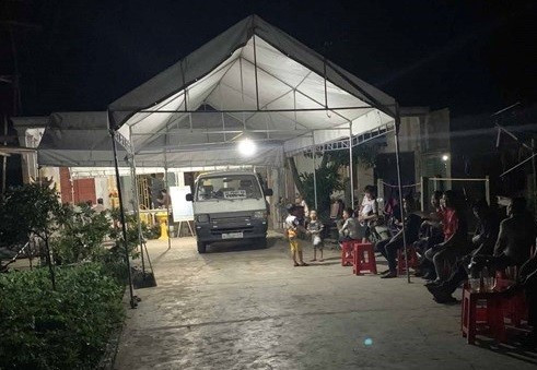 Người thân tổ chức tang lễ cho nạn nhân. oa.jpg