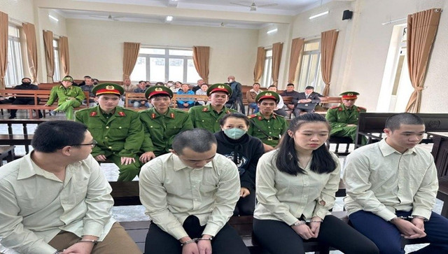 Các bị cáo tại phiên toà. 1.jpg