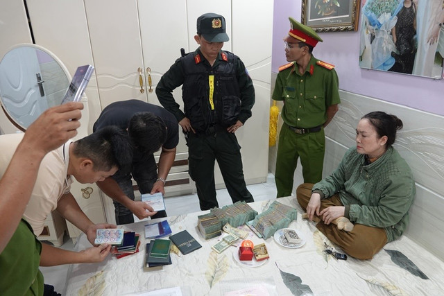 ... Thu giữ nhiều tang vật liên quan đến vụ án. 4.jpg