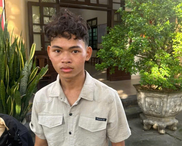 Đối tượng Nguyễn Văn Công tai cơ quan Công an. z6630687163713-851ffec756c3008017cb44a3908d59d9-62521-1.jpg