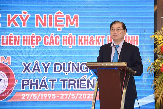 Chủ tịch Liên hiệp các Hội KH&KT Việt Nam Phan Xuân Dũng phát biểu tại buổi lễ. z6639882417647-b32c25ea229ed1eafccc0e4a7a5b75e2.jpg
