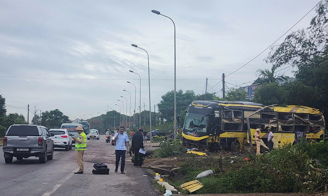 Hiện trường vụ tai nạn thảm khốc. 523917344-122171722544506346-8276324839214178925-n.jpg