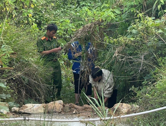 Hiện trường phát hiện thi thể bé T.P.N.H. 6fa06dca2bf7a2a9fbe6.jpg