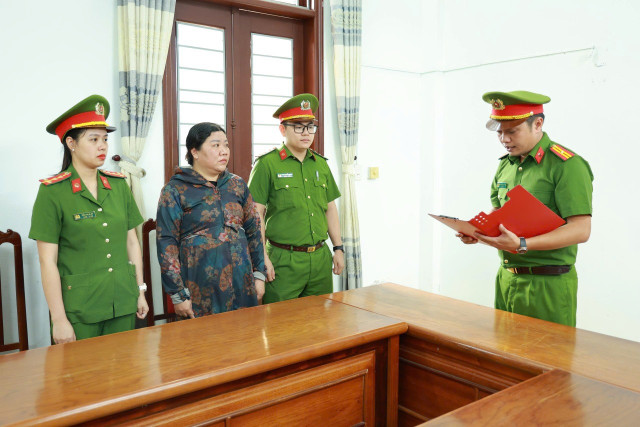 Nguyễn Thị Linh tại cơ quan Công an. Ảnh: CACC. z6827044834831-69c25334c7255e0d342b93ac94239462.jpg