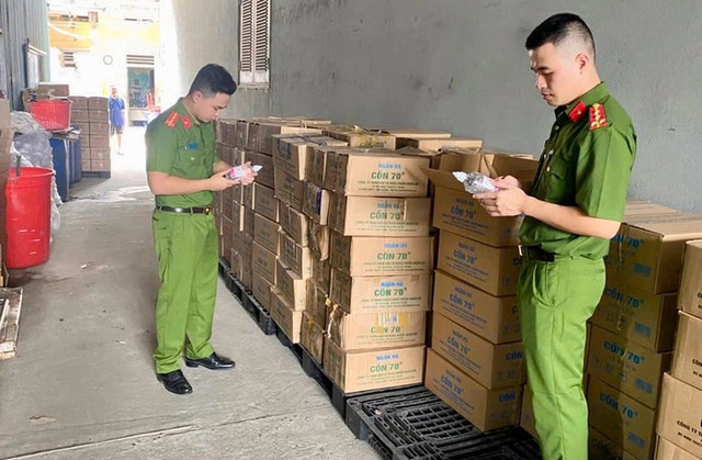 Cơ quan Công an kiểm tra Công ty Dược phẩm Ngân Hà. base64-17525527233551367720131.jpg