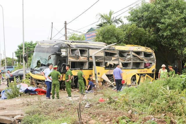 Hiện trường vụ tai nạn thảm khốc khiến 10 người tử vong, 15 người bị thương ở Hà Tĩnh. 522933629-2746783822193008-4136944785105737848-n.jpg