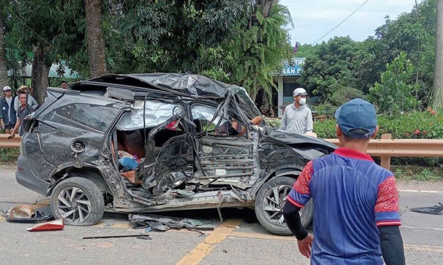 Hiện trường vụ tai nạn. tai-nan-tren-duong-ho-chi-minh-qua-quang-tri-mot-nguoi-tu-vong-3-nguoi-bi-thuong-4-2-17597478226631955574328.jpg
