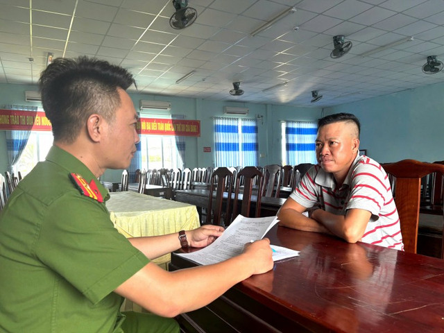 Đối tượng Trương Công Phương tại cơ quan Công an. ddt-trom-cap-1755231086305.jpg