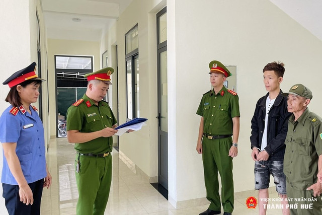 Cơ quan Công an đọc quyết định khởi tố đối với Lê Thanh Thắng. vks-hxjd.jpg
