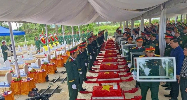 12 hài cốt liệt sĩ được an táng tại Nghĩa trang Liệt sĩ Quốc gia Đường 9. truy-dieu-2307.jpg