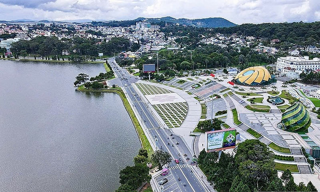 TP Đà Lạt (Lâm Đồng) nhìn từ trên cao. gh.jpg