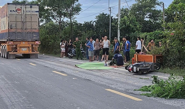 Hiện trường vụ tai nạn. z6781128892490-5e371e461a9ad65ee0ffcacb876bfc91.jpg