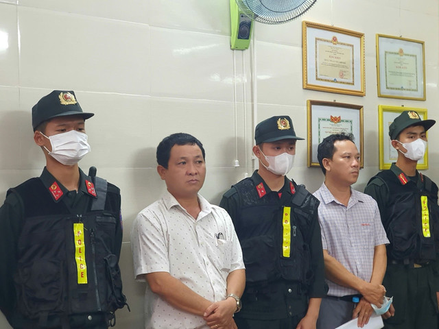 Hai trong số nhiều cán bộ của Chi cục Thủy sản tỉnh Thừa Thiên Huế (nay là TP.Huế) đã bị khởi tố vào tháng 10/2024. Ảnh: ĐH. khoi-to-1-2108.jpg