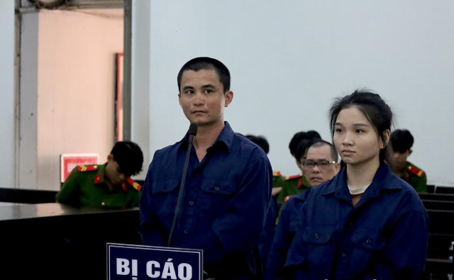 Hai bị cáo tại phiên toà. Ảnh: NB. phuong-hoang-20250513120326-5495.jpg