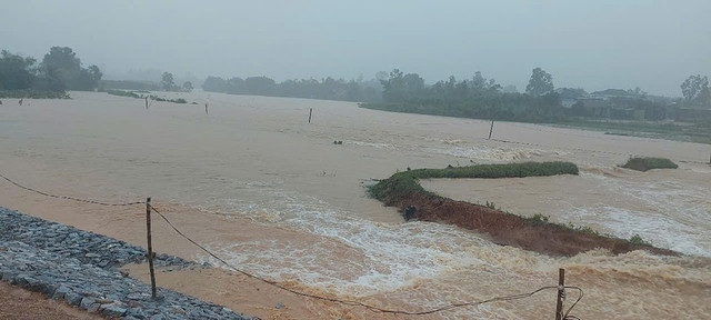 Đập Dạ Lam đang thi công, nhưng phải phá vỡ đê quai để đảm bảo an toàn cho công trình. 3a5e8103549ae0c4b98b-7060-9874.jpg