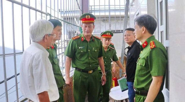 Lực lượng chức năng kiểm tra kiểm tra công tác PCCC tại các chung cư, nhà trọ cao tầng. 681303f090e9492508595e5e.jpg