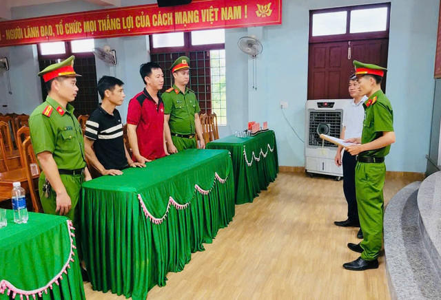 Các đối tượng tại cơ quan Công an. z6782330634030-31573f075eafea579a3b8bcb62fed707.jpg