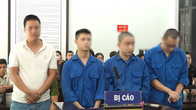 Các bị cáo tại phiên toà. Ảnh: Ngọc Minh. z6851467962173-aea97de0b8265ecfde9ad9993407305700-28-42-17still054.png