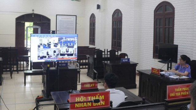 Toàn cảnh phiên toà xét xử trực tuyến 5 bị cáo. Ảnh: Hạnh Thuý. ma-tuy.jpg