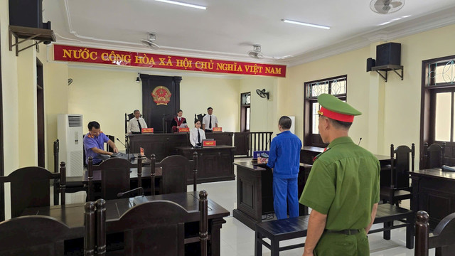 Toàn cảnh phiên toà. Ảnh: Quang Thạnh. mua-ban-ma-tuy-1609-1.jpg