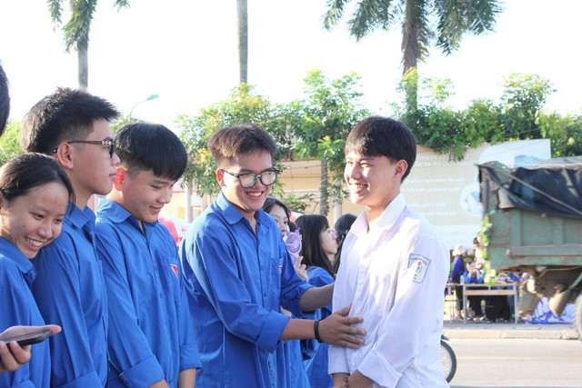 Các thí sinh tự tin bước vào kỳ thi. 513115557-122162811452499707-5587179786216948191-n.jpg
