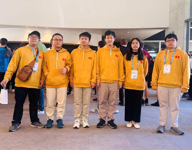Các học sinh giành huy chương Olympic toán quốc tế năm 2025. Ảnh: MOET toan-2025.jpg