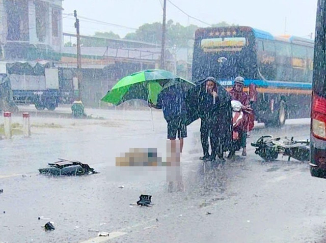 Hiện trường vụ tai nạn. z6674342119192-4d4452989d1b52fc97908955a0d03515.jpg