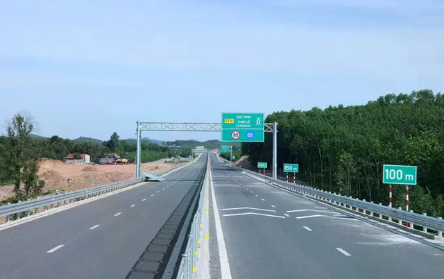 Cao tốc Vạn Ninh - Cam Lộ thông xe sau hơn 2 năm thi công. 1000060465-8366-582.jpg