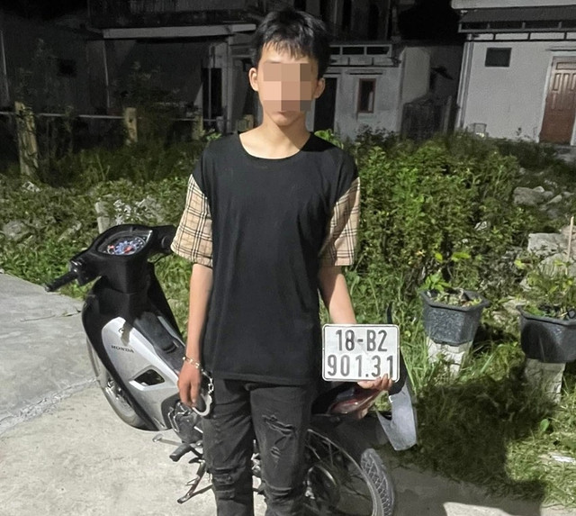 Nguyễn Văn Th. cùng tang vật bị bắt giữ. 1e482a8e-c32a-4082-9130-9f33c8ef2dac-copy.jpg