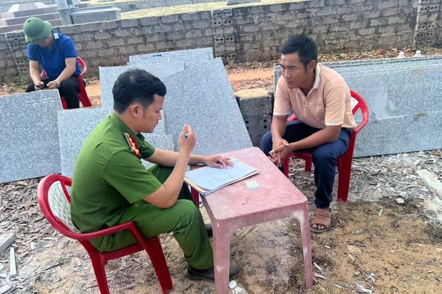 Đối tượng Võ Thái Sơn làm việc với cơ quan Công an. z6729851600852186240d2561e69b627f8289c8e94db8f-1756273634809104244944.jpg