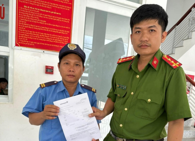 Anh Huỳnh Tấn Trí trả lại tiền cho người chuyển khoản nhầm. b083bc27-a9e9-4c47-9f7d-4735d4162d911.jpg