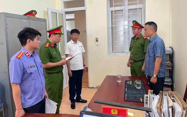 Cơ quan Công an đọc lệnh khởi tố đối tượng Nguyễn Văn Bình... binh-17507455995281776327165.jpg