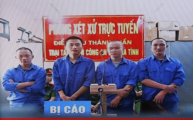 Các bị cáo tại phiên toà. Ảnh: BHT. image.jpg