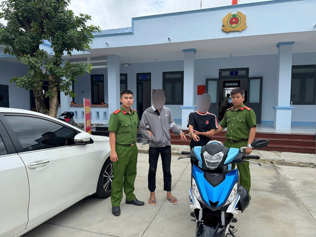 Hai đối tượng bị bắt giữ. Ảnh: CACC. z6812857730091-a26b095dc3b74358b2bd20d8068678e5.jpg