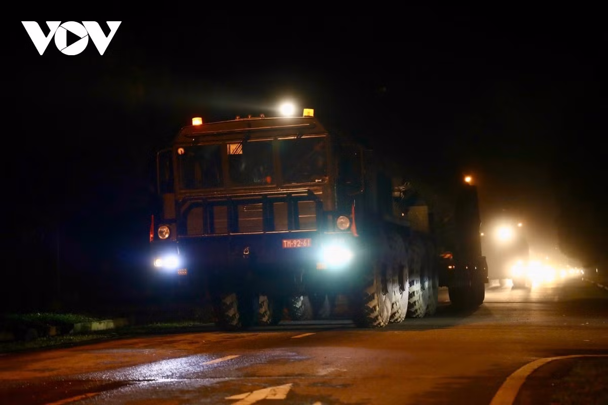 Các khối xe pháo quân sự di chuyển theo các tuyến đường, phố: Đường Hồ Chí Minh - Quốc lộ 21A - Đại lộ Thăng Long - Lê Quang Đạo - Lê Đức Thọ - Hồ Tùng Mậu - Phạm Văn Đồng - Hoàng Minh Thảo - Võ Chí Công - Âu Cơ - Nghi Tàm - Cửa Bắc - Nguyễn Tri Phương.