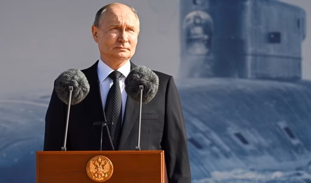 Trong buổi lễ, Tổng thống Putin tuyên bố rằng từ nay tới năm 2030, Nga sẽ tiếp nhận thêm 6 tàu ngầm hạt nhân mới, trong đó có 2 chiếc Borei-A bổ sung cho Hạm đội Phương Bắc và nhiều tàu tấn công hạt nhân lớp Yasen. Ông nhấn mạnh đây là một phần trong kế hoạch đảm bảo ưu thế chiến lược trên các đại dương, đặc biệt là trong bối cảnh NATO gia tăng hiện diện quân sự sát biên giới Nga.