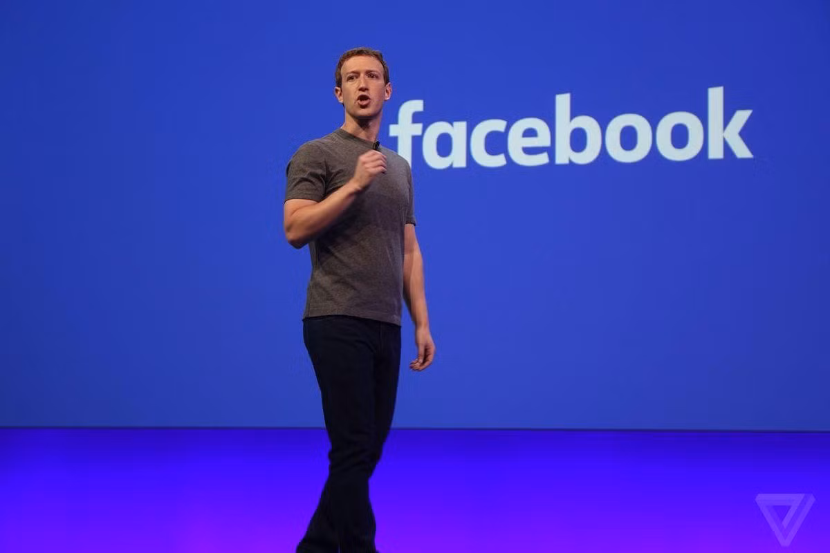Khi quy mô tiếp tục mở rộng, Meta đã phát triển TAO, hệ thống được ví như trái tim của Facebook. TAO quản lý toàn bộ mối quan hệ giữa người dùng, bài viết, hình ảnh và các hành động như kết bạn, bình luận hay theo dõi, cho phép nền tảng xử lý hàng tỷ lượt truy vấn dữ liệu mỗi ngày với độ trễ cực thấp.