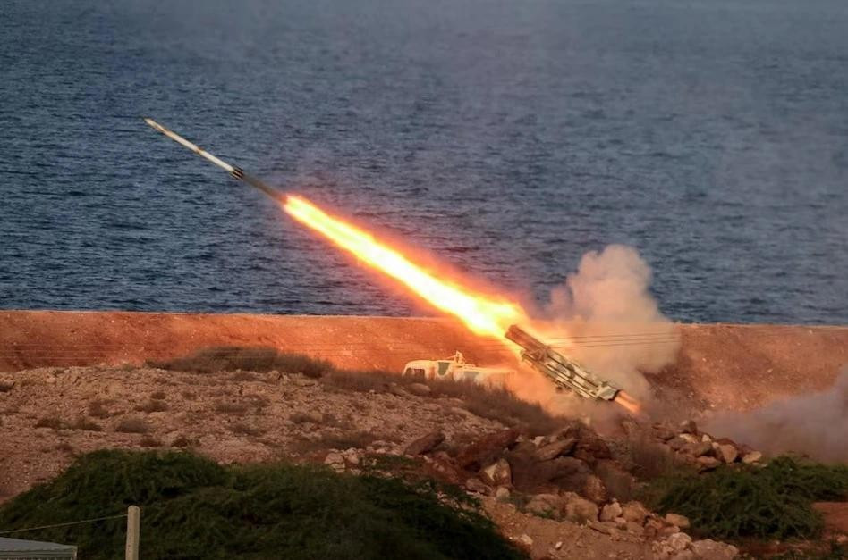 Một tên lửa được phóng trong cuộc tập trận chung Great Prophet 17 ở Tây Nam Iran vào tháng 12/2021. Ảnh: IRGC