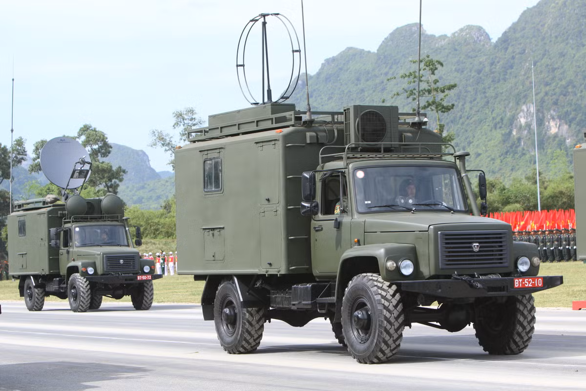 Đội hình xe thông tin quân sự cơ động cấp chiến lược, chiến dịch, do ngành Công nghiệp quốc phòng Việt Nam thiết kế, sản xuất.