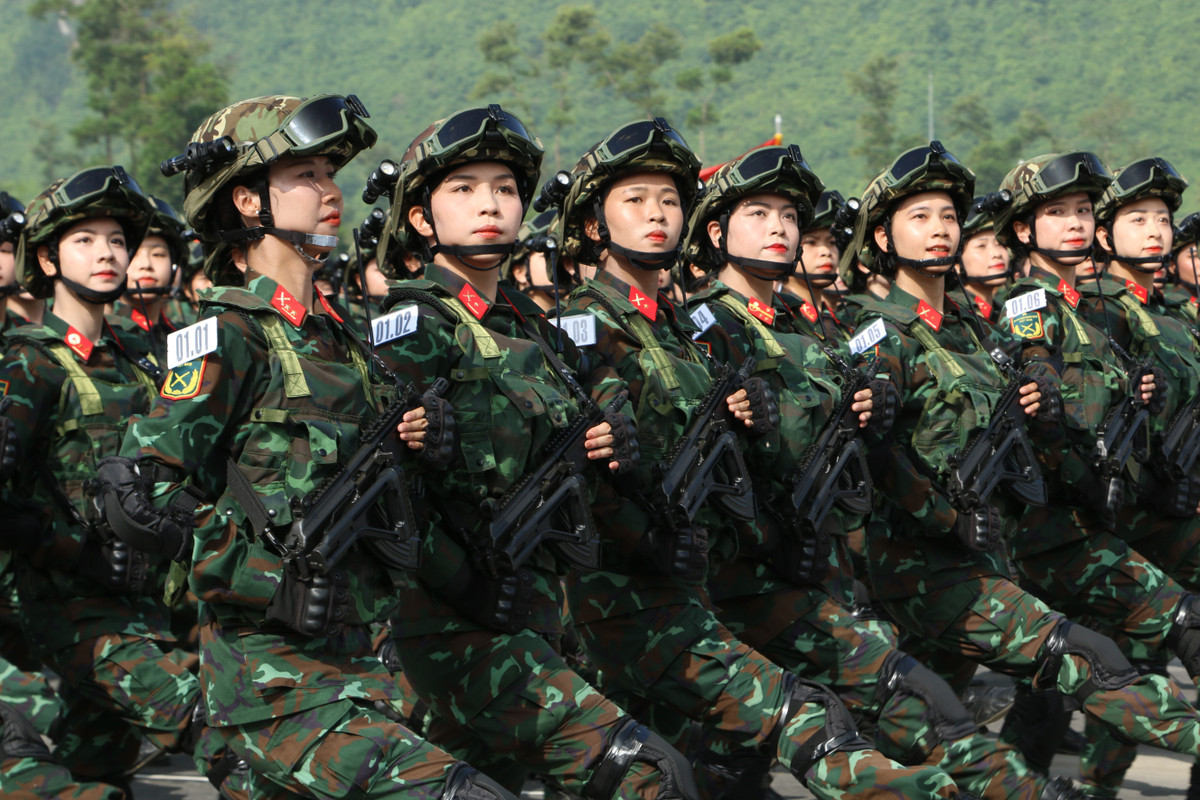 Lễ diễu binh kỷ niệm 80 năm Quốc khánh lần này sẽ có quy mô lớn nhất từ trước đến nay với đầy đủ các thành phần: Khối đi bộ, khối cơ giới, khối không quân trên bầu trời và đặc biệt là khối hải quân trên biển với tàu ngầm, tàu mặt nước của Hải quân, Cảnh sát biển, Biên phòng và Hải đội dân quân thường trực. Hình ảnh diễu hành trên biển sẽ được truyền trực tiếp về Quảng trường Ba Đình, tạo nên điểm nhấn mới mẻ, sinh động và hiện đại.