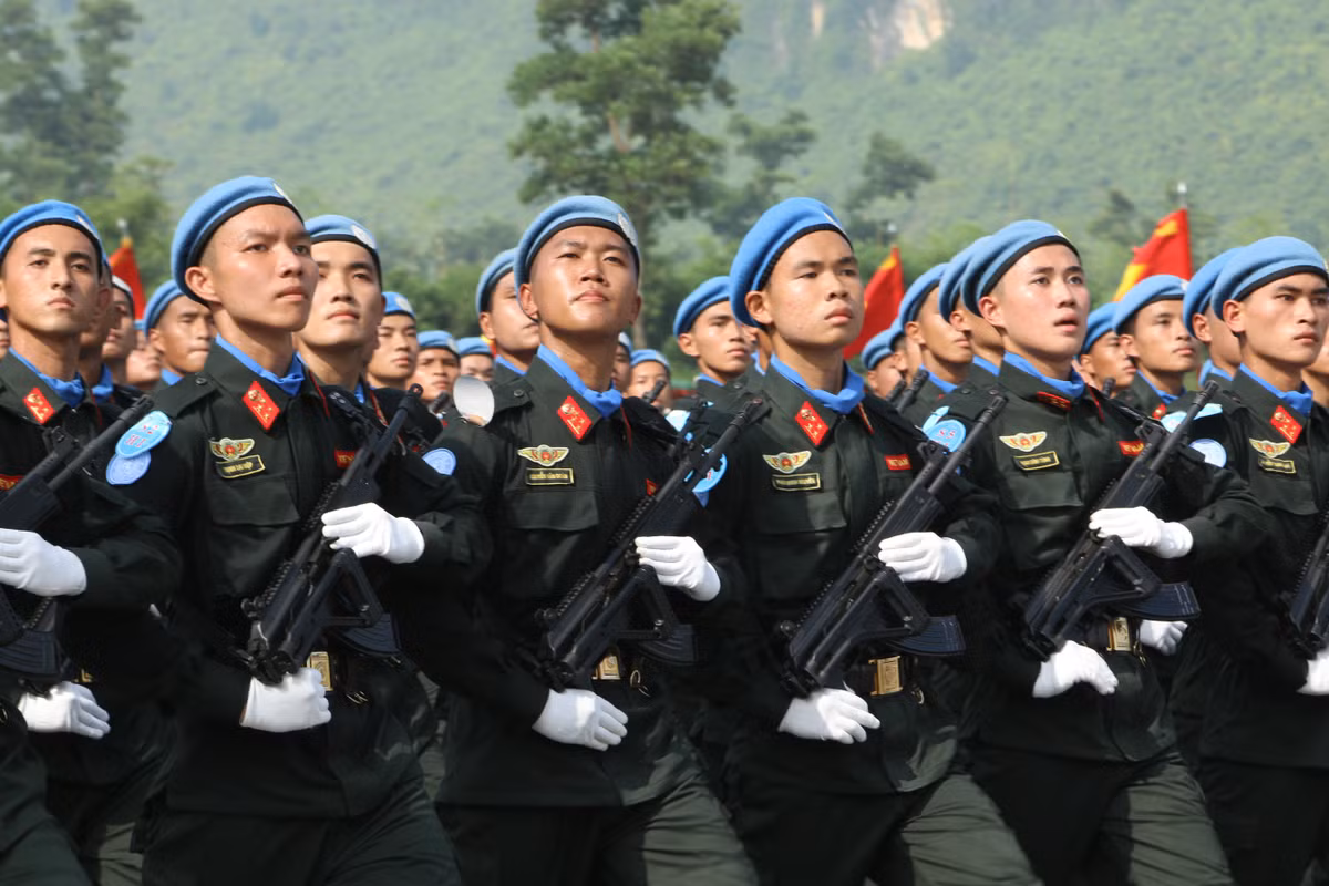 Thay mặt Quân ủy Trung ương, Bộ Quốc phòng, Đại tướng Nguyễn Tân Cương biểu dương tinh thần trách nhiệm, kết quả, thành tích mà các lực lượng tham gia tổng hợp luyện đã đạt được trong thời gian vừa qua, nhất là khi quá trình luyện tập và hợp luyện, tổng hợp luyện đều diễn ra trong điều kiện thời tiết khắc nghiệt.