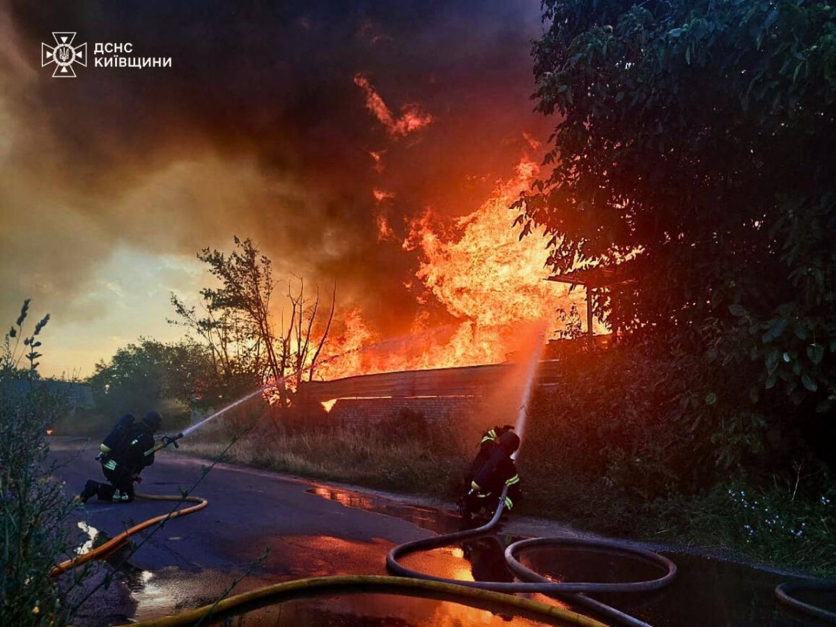 Ngày 19/8, theo hãng tin Reuters, Nga đã mở một trong những đợt tập kích khốc liệt nhất mùa hè, nhắm vào tỉnh Poltava ở miền trung Ukraine. Hàng loạt tên lửa hành trình và UAV giáng xuống các cơ sở năng lượng, thổi bùng cột khói đen cùng ngọn lửa khổng lồ bao trùm thành phố, làm dấy lên nỗi lo Ukraine đối mặt khủng hoảng năng lượng nghiêm trọng.