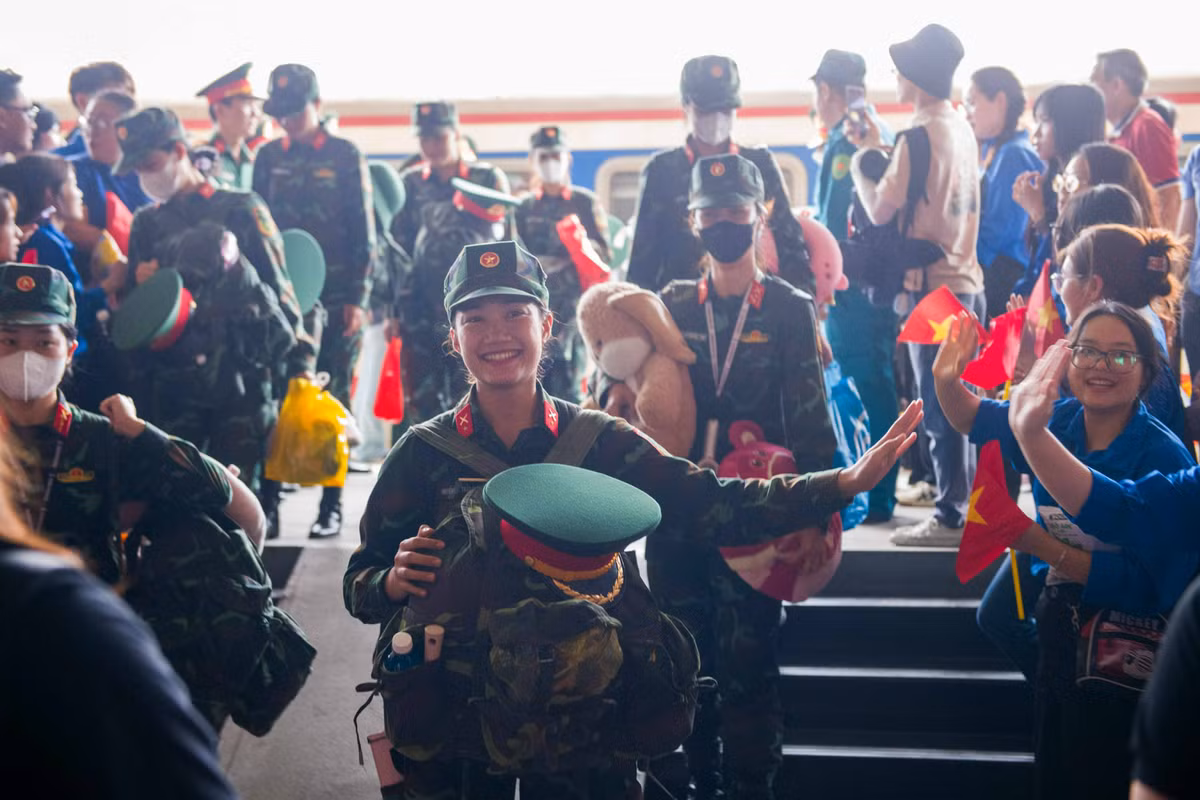 Các cán bộ, chiến sĩ sau khi đến Hà Nội sẽ di chuyển về Trung tâm Huấn luyện quân sự quốc gia 4 để hợp luyện, tập luyện với các khối khác đến từ 3 miền. Ảnh: Đình Vĩnh