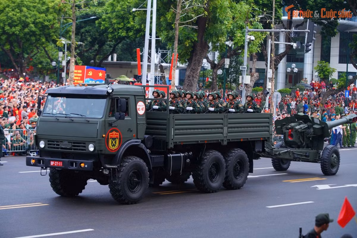 Sự hiện diện của dàn khí tài hiện đại của Quân đội nhân dân Việt Nam trong lễ tổng duyệt không chỉ minh chứng cho sức mạnh tự lực, hiện đại, lưỡng dụng của quân đội mà còn khẳng định quyết tâm, khả năng sẵn sàng bảo vệ vững chắc Tổ quốc trong mọi tình huống.
